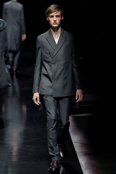 Look 9